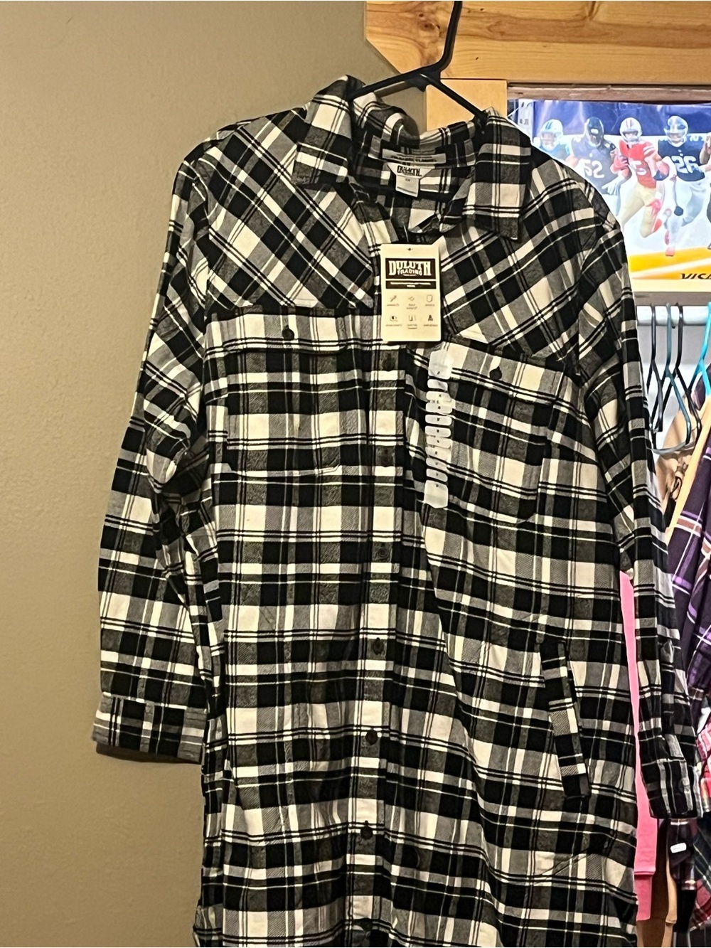 Duluth Trading Co Black & White Plaid Button-Down Women's Shirt